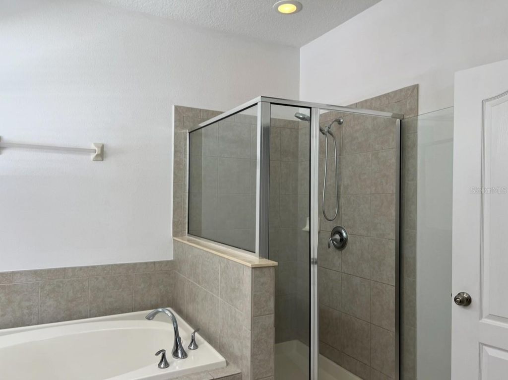 Image 15 of property listing at 2735 CARRICKTON CIRCLE, Orlando, FL 32824
