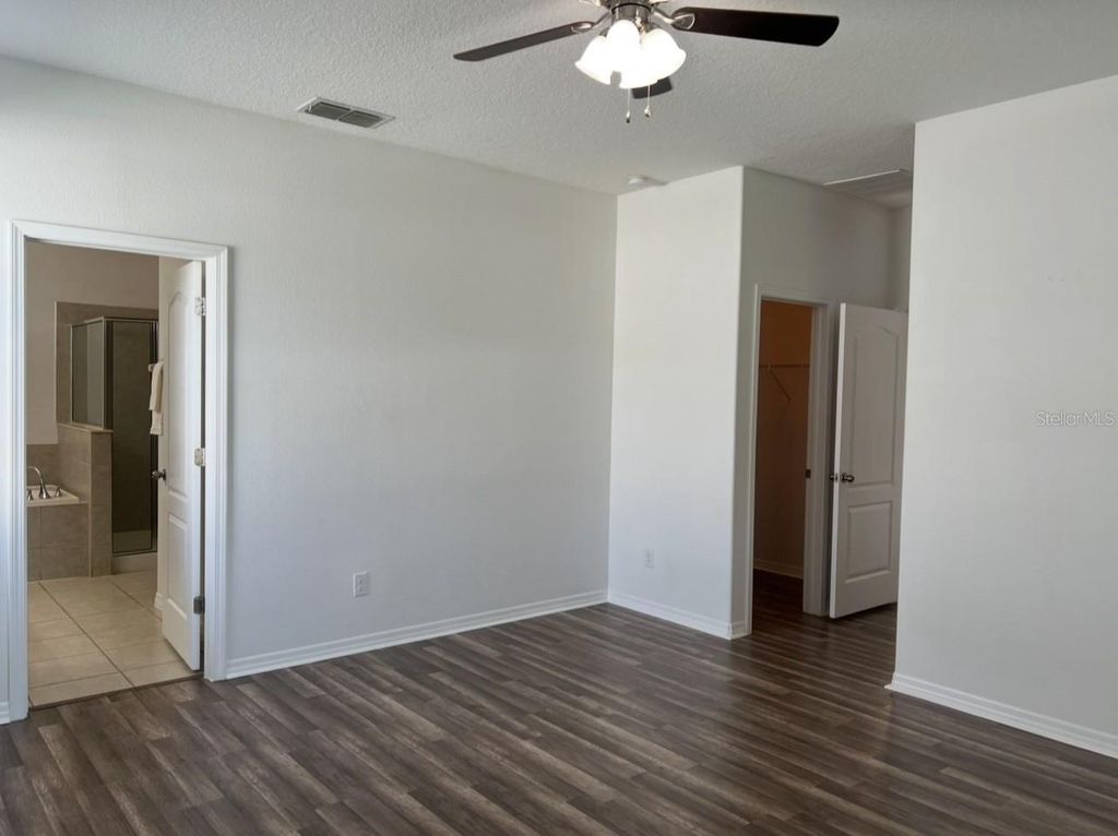 Image 18 of property listing at 2735 CARRICKTON CIRCLE, Orlando, FL 32824