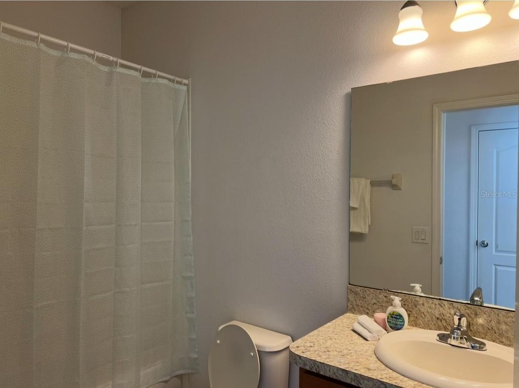 Image 8 of property listing at 2735 CARRICKTON CIRCLE, Orlando, FL 32824