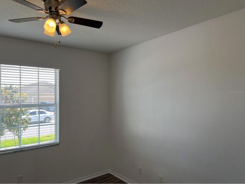 Image 9 of property listing at 2735 CARRICKTON CIRCLE, Orlando, FL 32824