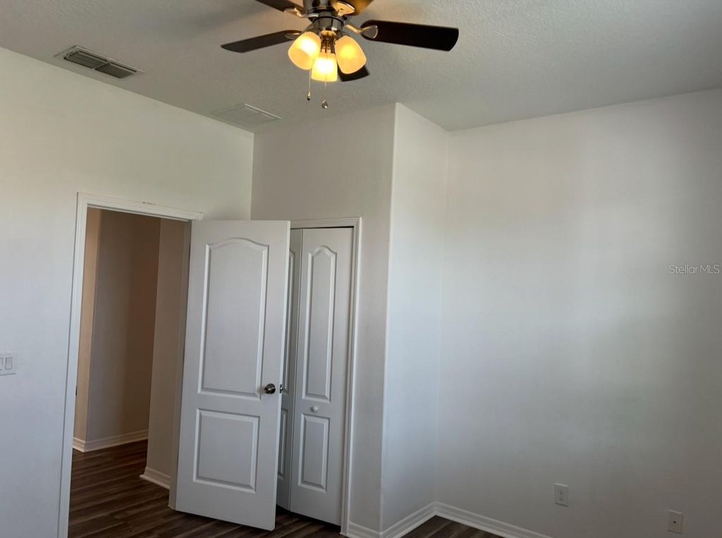 Image 10 of property listing at 2735 CARRICKTON CIRCLE, Orlando, FL 32824