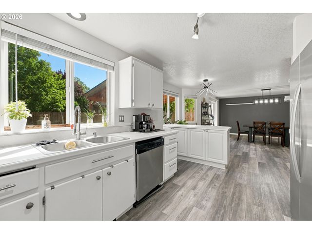 8292 Ne SNOWBERRY Loop, Vancouver, WA 98660