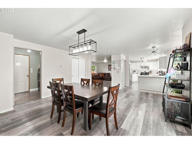 8292 Ne SNOWBERRY Loop, Vancouver, WA 98660