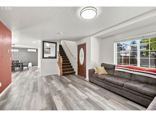 8292 Ne SNOWBERRY Loop, Vancouver, WA 98660
