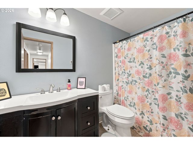8292 Ne SNOWBERRY Loop, Vancouver, WA 98660