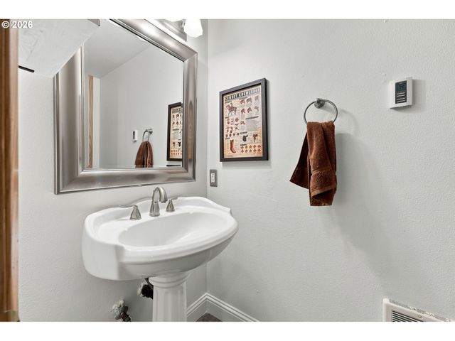 8292 Ne SNOWBERRY Loop, Vancouver, WA 98660