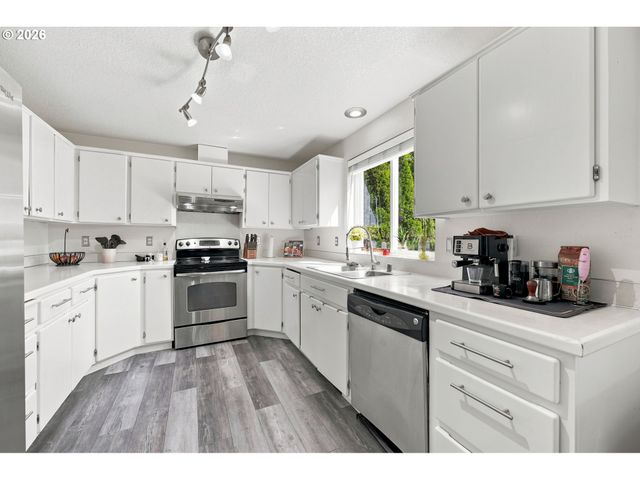 8292 Ne SNOWBERRY Loop, Vancouver, WA 98660