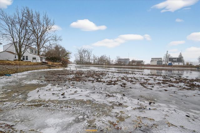 6198 Brancheau Road, Berlin Charter Township, MI 48166