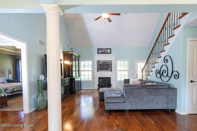 3351 Knob St, Shelbyville, KY 40065