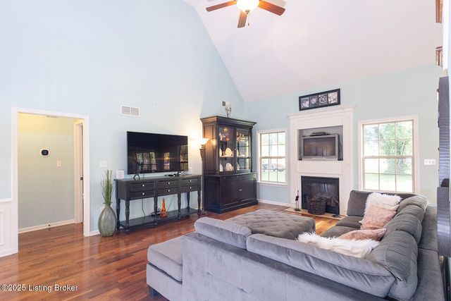 3351 Knob St, Shelbyville, KY 40065