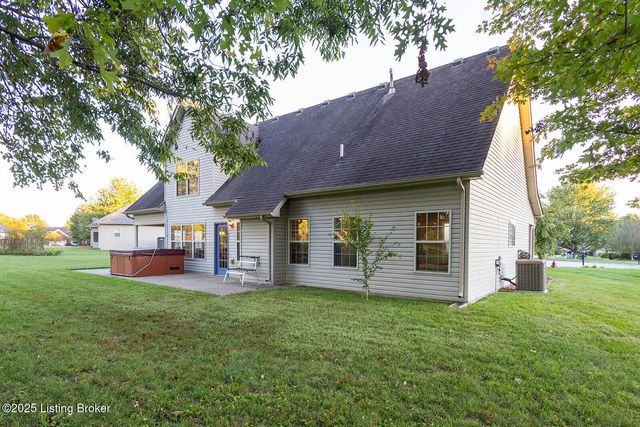 3351 Knob St, Shelbyville, KY 40065