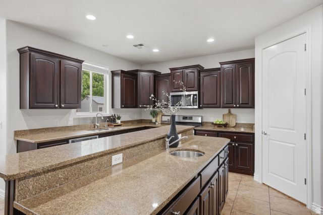 1872 S 20 E, Washington, UT 84780