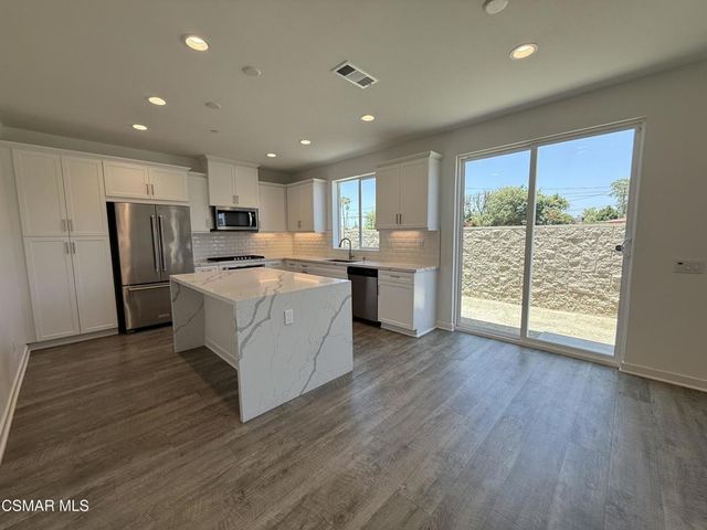 9591 N Corbina Lane, Panorama City, CA 91402