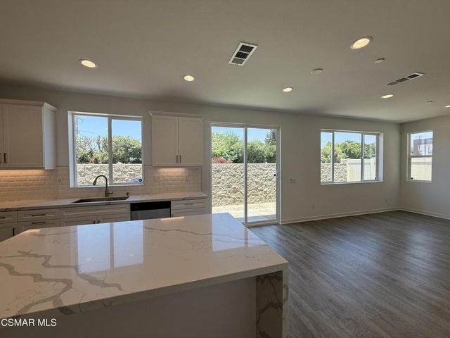 9591 N Corbina Lane, Panorama City, CA 91402