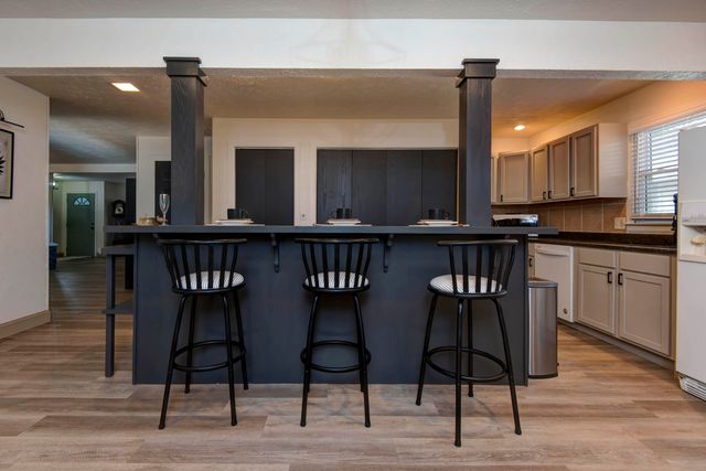 1343 E Greenwood Street, Springfield, MO 65804