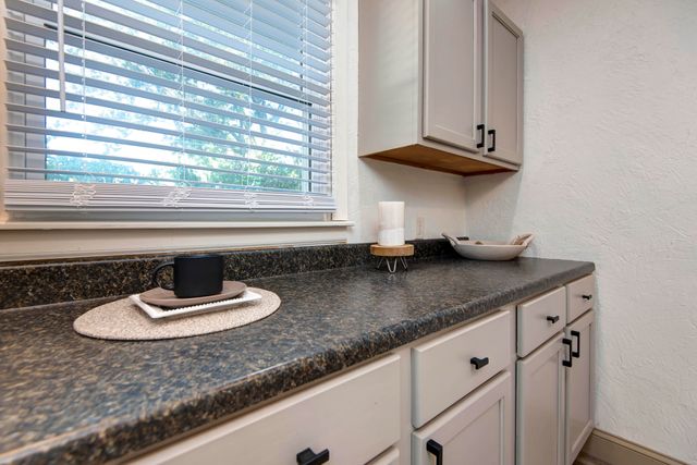 1343 E Greenwood Street, Springfield, MO 65804