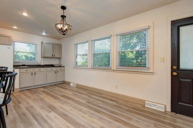 1343 E Greenwood Street, Springfield, MO 65804