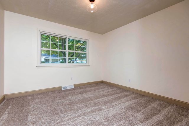 1343 E Greenwood Street, Springfield, MO 65804