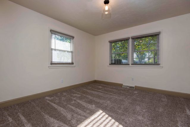 1343 E Greenwood Street, Springfield, MO 65804