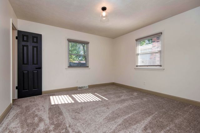 1343 E Greenwood Street, Springfield, MO 65804