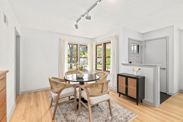 8628 Glencoe CIRCLE, Wauwatosa, WI 53226