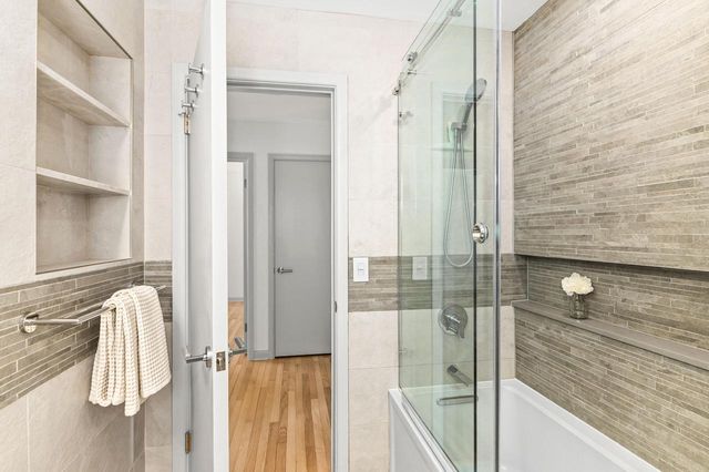 8628 Glencoe CIRCLE, Wauwatosa, WI 53226