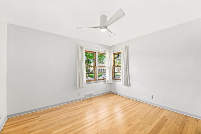 8628 Glencoe CIRCLE, Wauwatosa, WI 53226