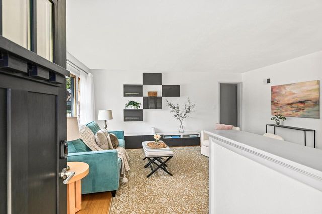8628 Glencoe CIRCLE, Wauwatosa, WI 53226
