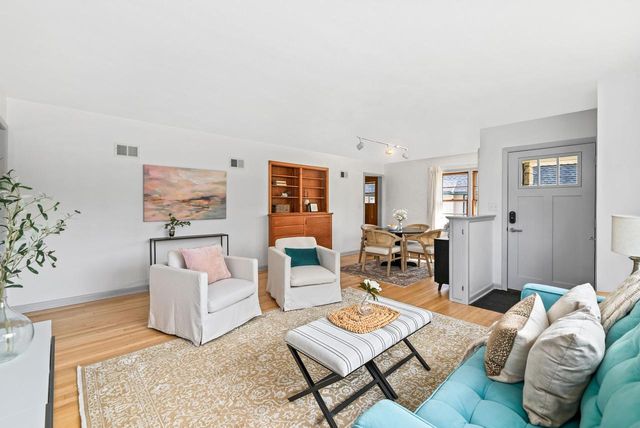 8628 Glencoe CIRCLE, Wauwatosa, WI 53226