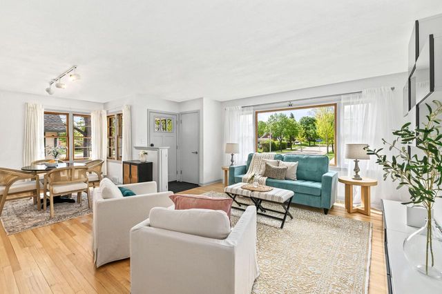 8628 Glencoe CIRCLE, Wauwatosa, WI 53226