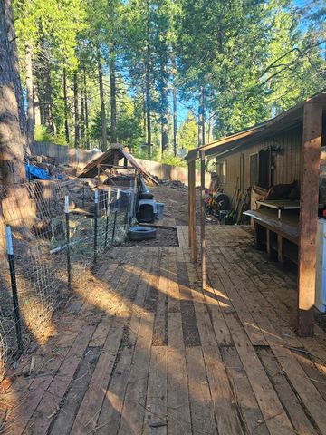 6995 Lakewood Dr, Pollock Pines, CA 95726