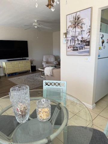 2840 Lake Osborne Drive 202, Lake Worth Beach, FL 33461