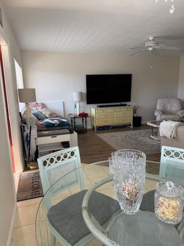 2840 Lake Osborne Drive 202, Lake Worth Beach, FL 33461