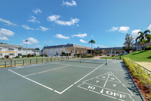 2840 Lake Osborne Drive 202, Lake Worth Beach, FL 33461