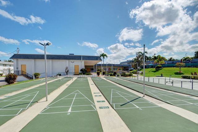 2840 Lake Osborne Drive 202, Lake Worth Beach, FL 33461