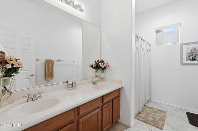 8729 W CAROLE Lane, Glendale, AZ 85305