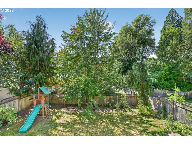 8311 Sw 43RD Ave, Portland, OR 97219