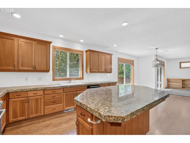 8311 Sw 43RD Ave, Portland, OR 97219