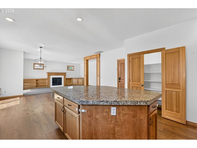 8311 Sw 43RD Ave, Portland, OR 97219