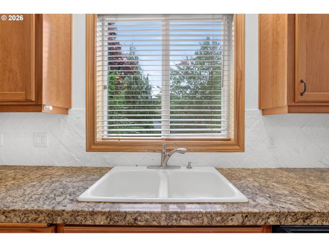 8311 Sw 43RD Ave, Portland, OR 97219