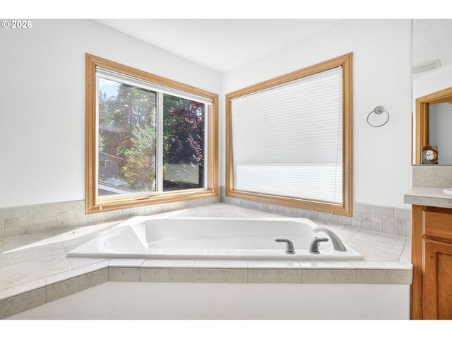 8311 Sw 43RD Ave, Portland, OR 97219