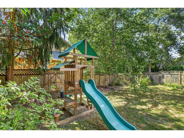 8311 Sw 43RD Ave, Portland, OR 97219