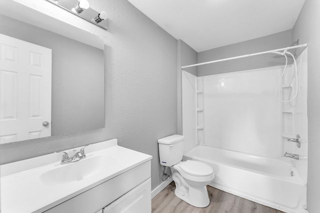 2338 N Lyon Avenue, Springfield, MO 65803