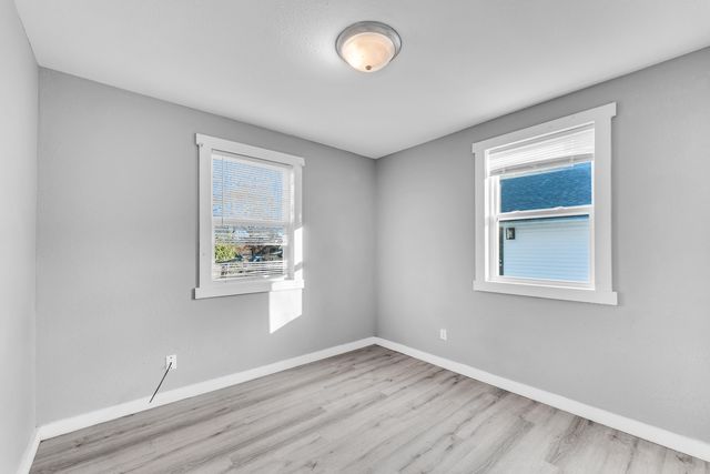 2338 N Lyon Avenue, Springfield, MO 65803