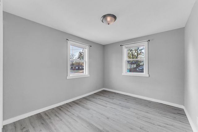 2338 N Lyon Avenue, Springfield, MO 65803