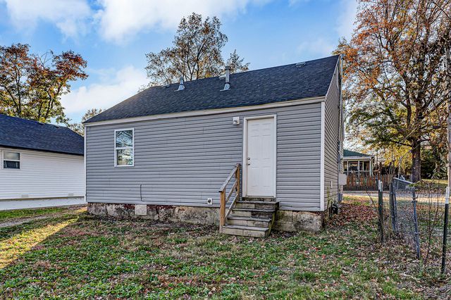 2338 N Lyon Avenue, Springfield, MO 65803