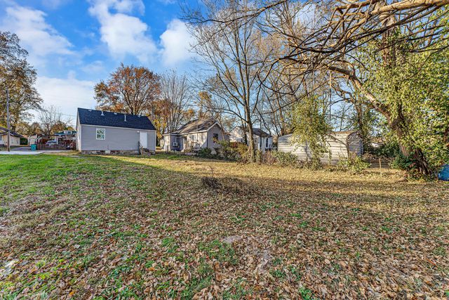 2338 N Lyon Avenue, Springfield, MO 65803