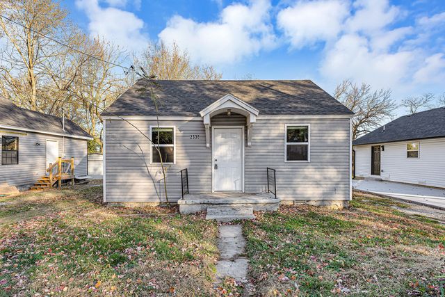 2338 N Lyon Avenue, Springfield, MO 65803