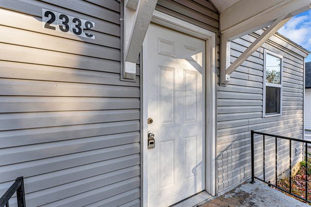 2338 N Lyon Avenue, Springfield, MO 65803