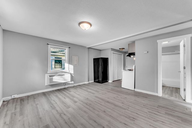 2338 N Lyon Avenue, Springfield, MO 65803